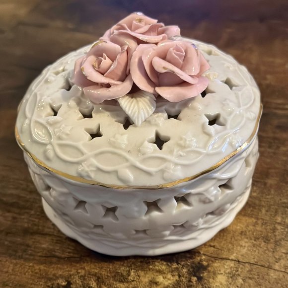 Vintage Ceramic Potpourrie Jewelry Trinket Box Lid Capodimonte Style Roses - Picture 12 of 16